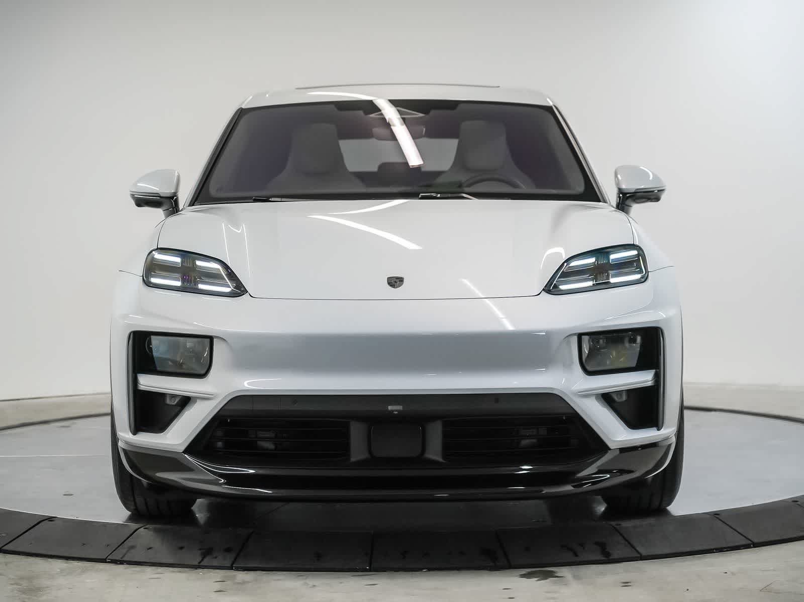 New 2026 Porsche Macan Turbo Electric AWD/4WD image 6