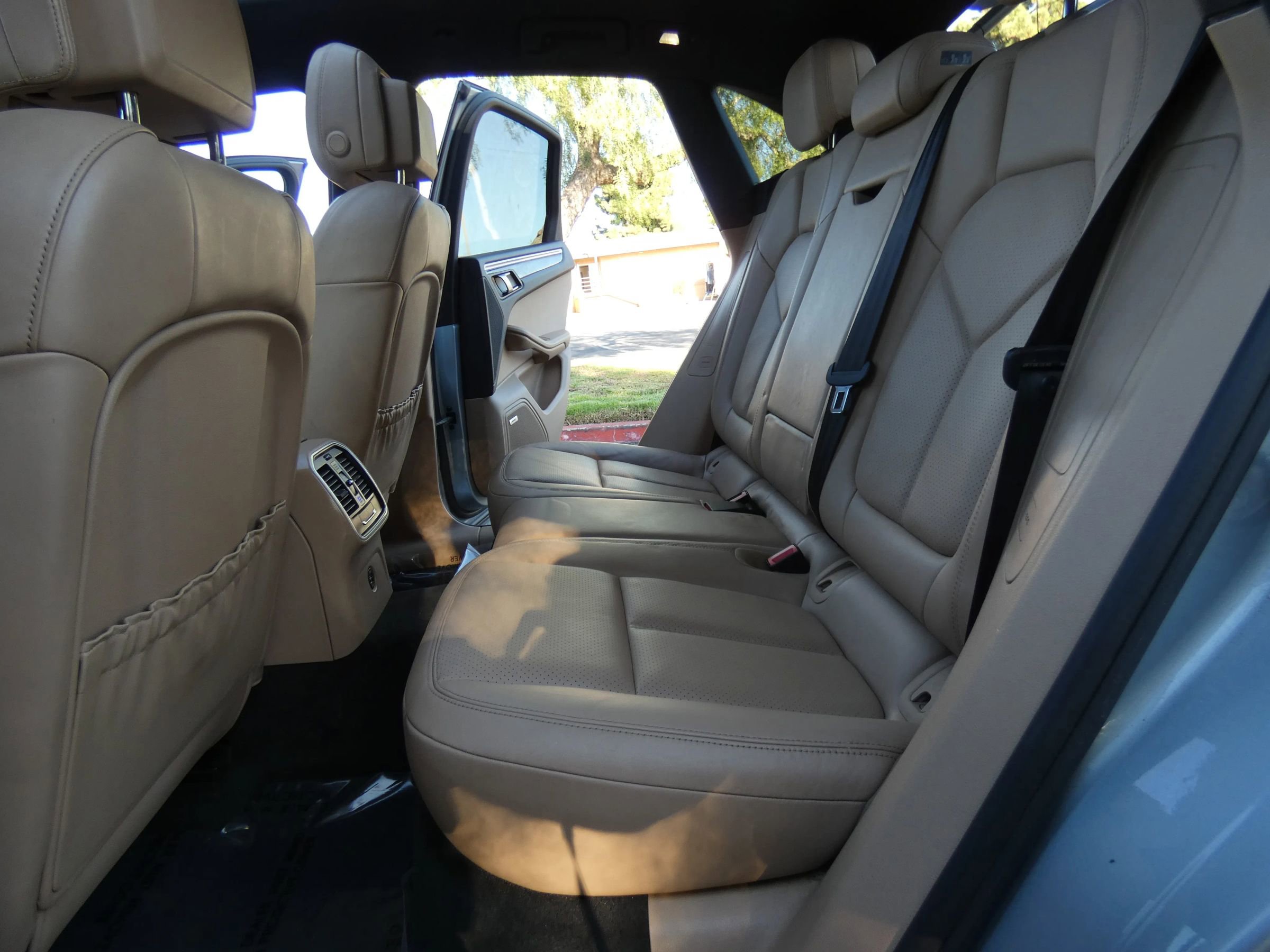 Used 2019 Porsche Macan image 41