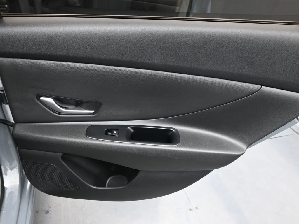 Certified 2021 Hyundai Elantra Limited image 11