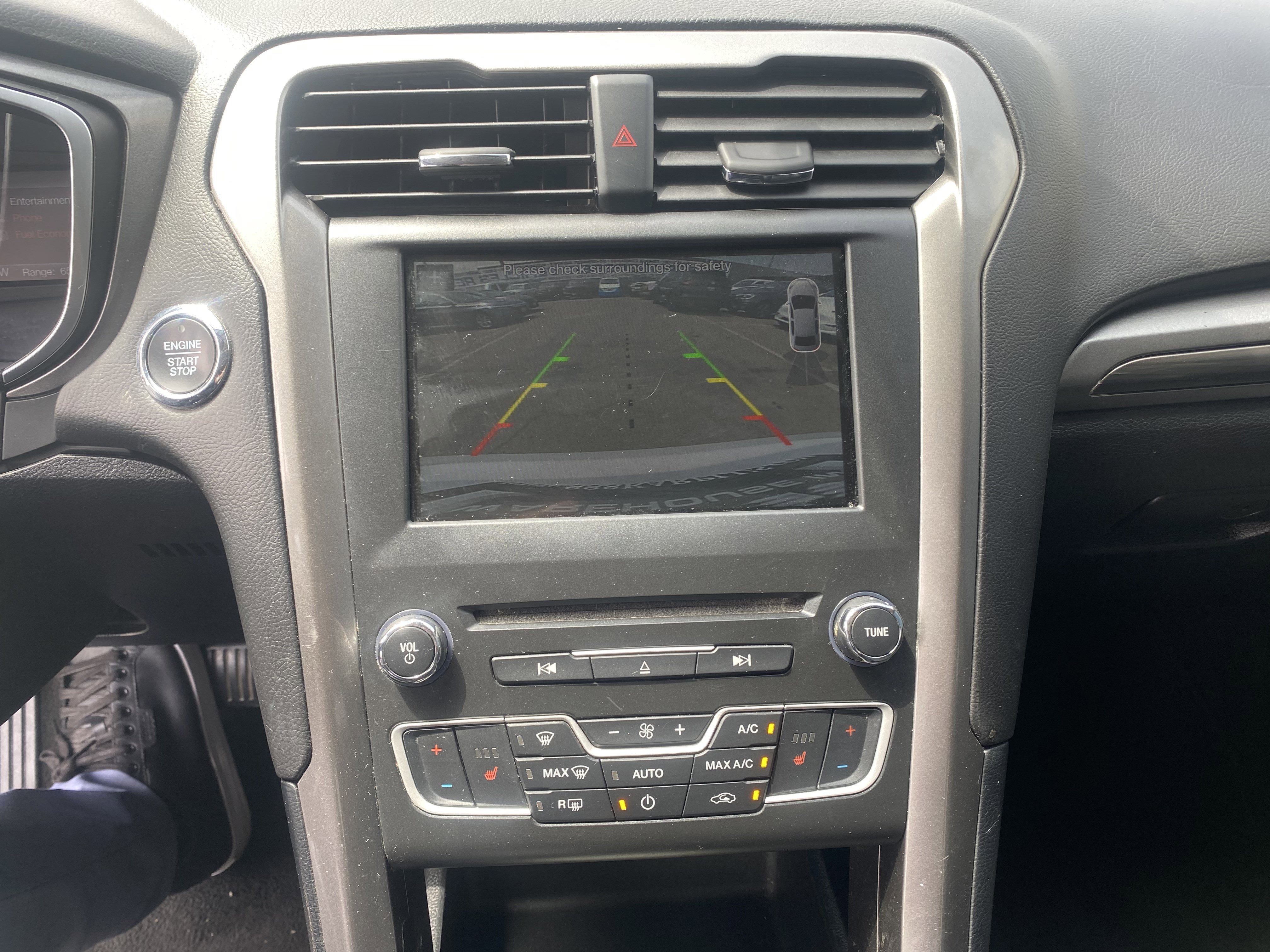 Used 2018 Ford Fusion SE w/ Equipment Group 602A FWD image 16