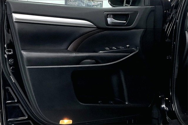 Used 2019 Toyota Highlander XLE image 19