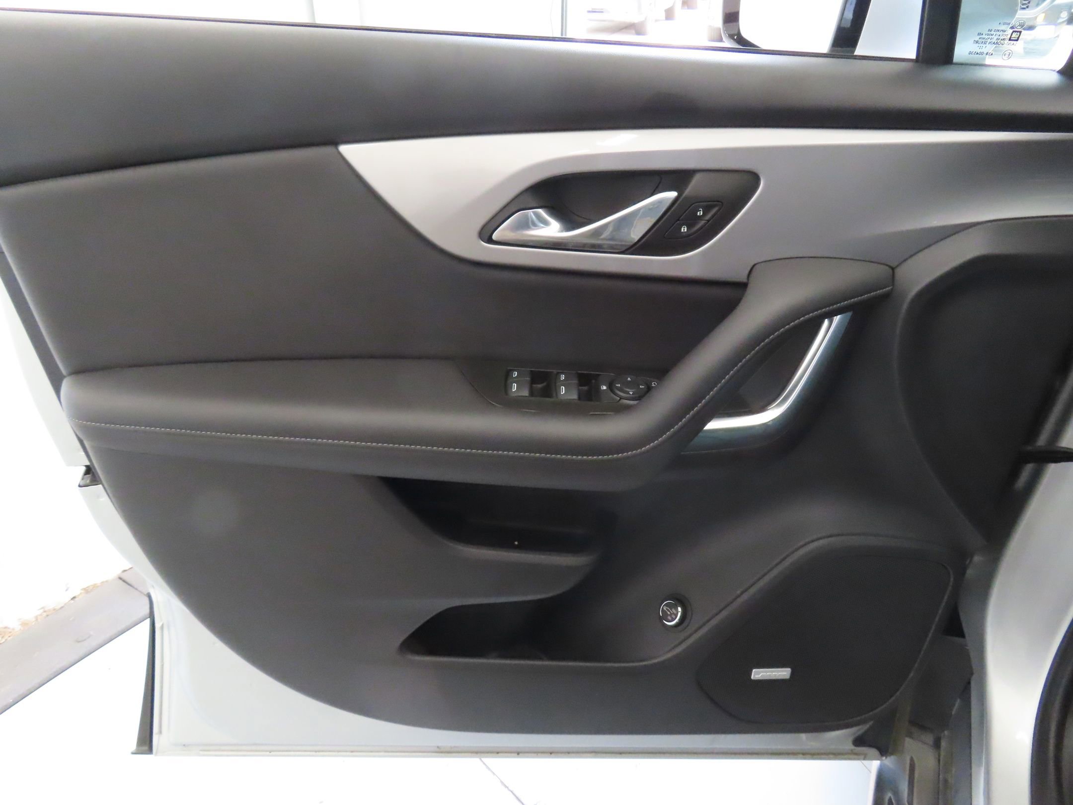 Used 2022 Chevrolet Blazer LT w/ Sound & Technology Package FWD image 10