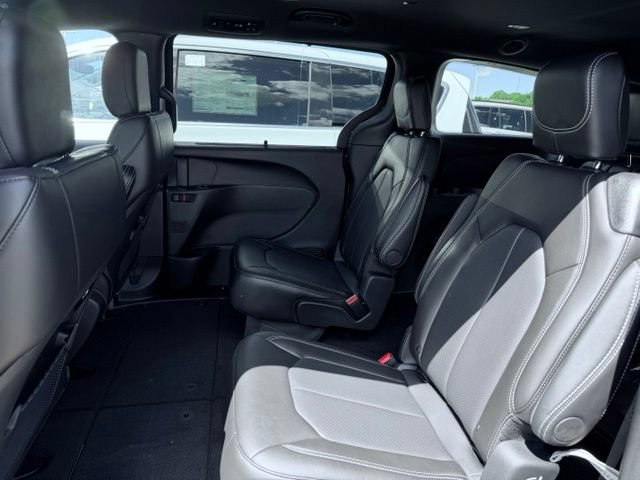 New 2027 Chrysler Pacifica Select FWD image 21