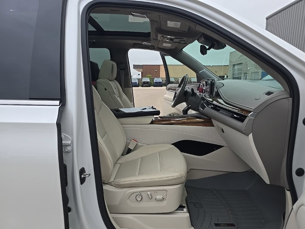 Used 2021 Cadillac Escalade ESV Premium Luxury Platinum AWD/4WD image 25