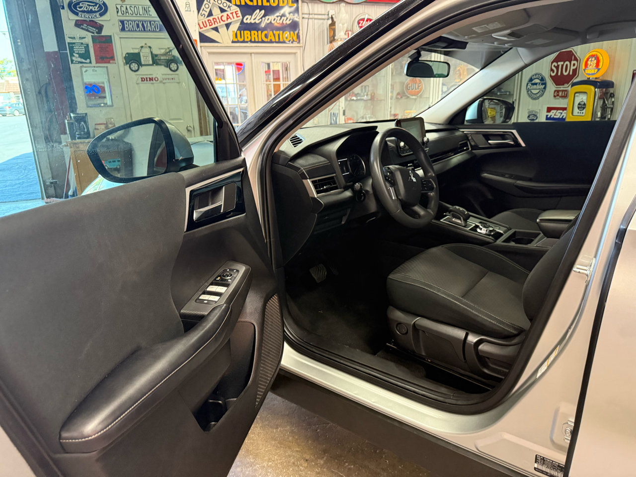 Used 2022 Mitsubishi Outlander ES image 11