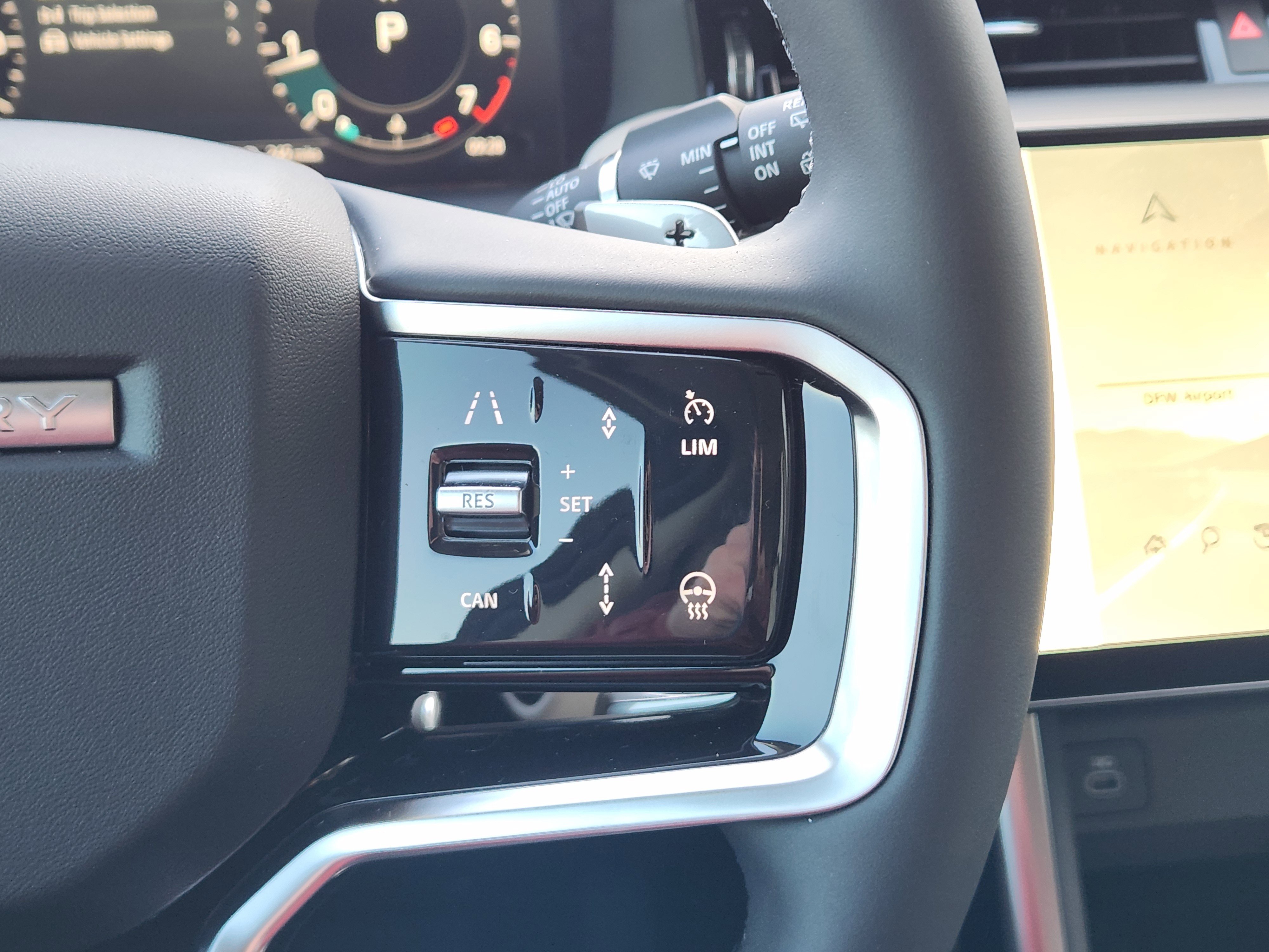 New 2025 Land Rover Discovery Sport S image 31