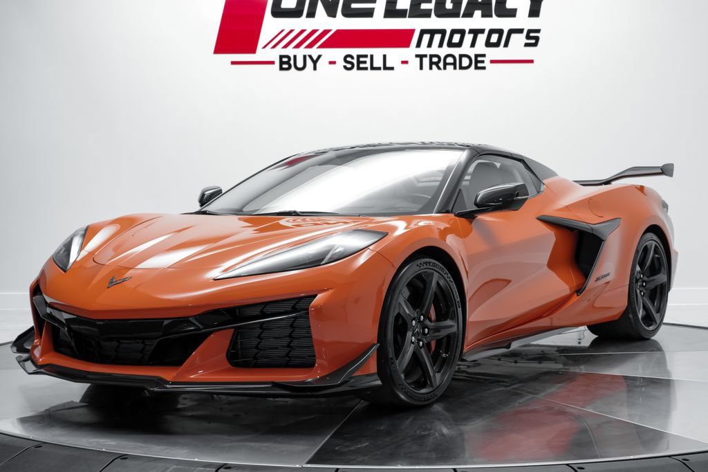 Used 2023 Chevrolet Corvette Z06 w/ Z07 Performance Package RWD image 2