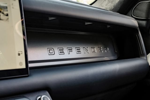Used 2025 Land Rover Defender 110 V8 AWD/4WD image 32