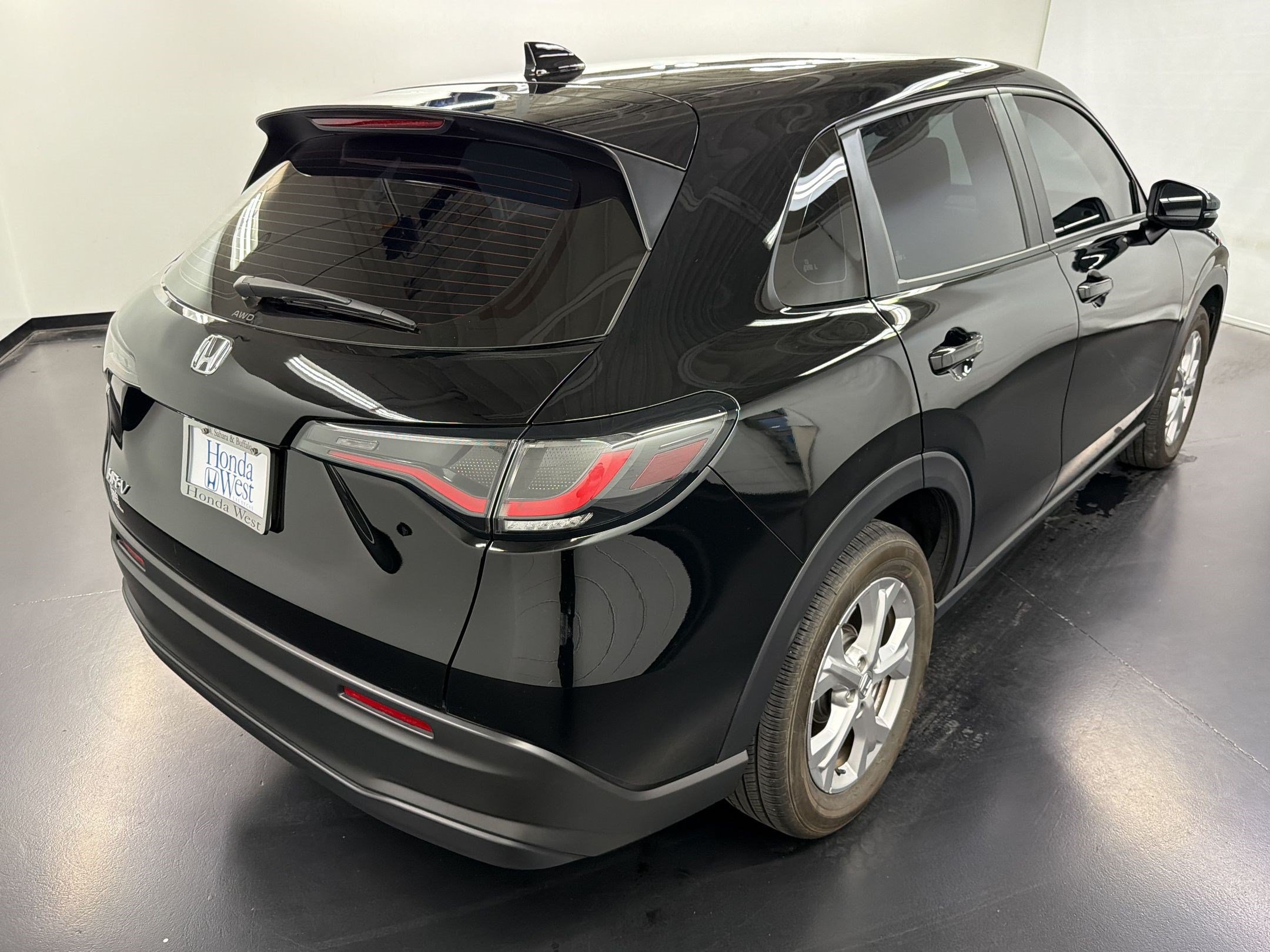 Certified 2025 Honda HR-V LX image 9