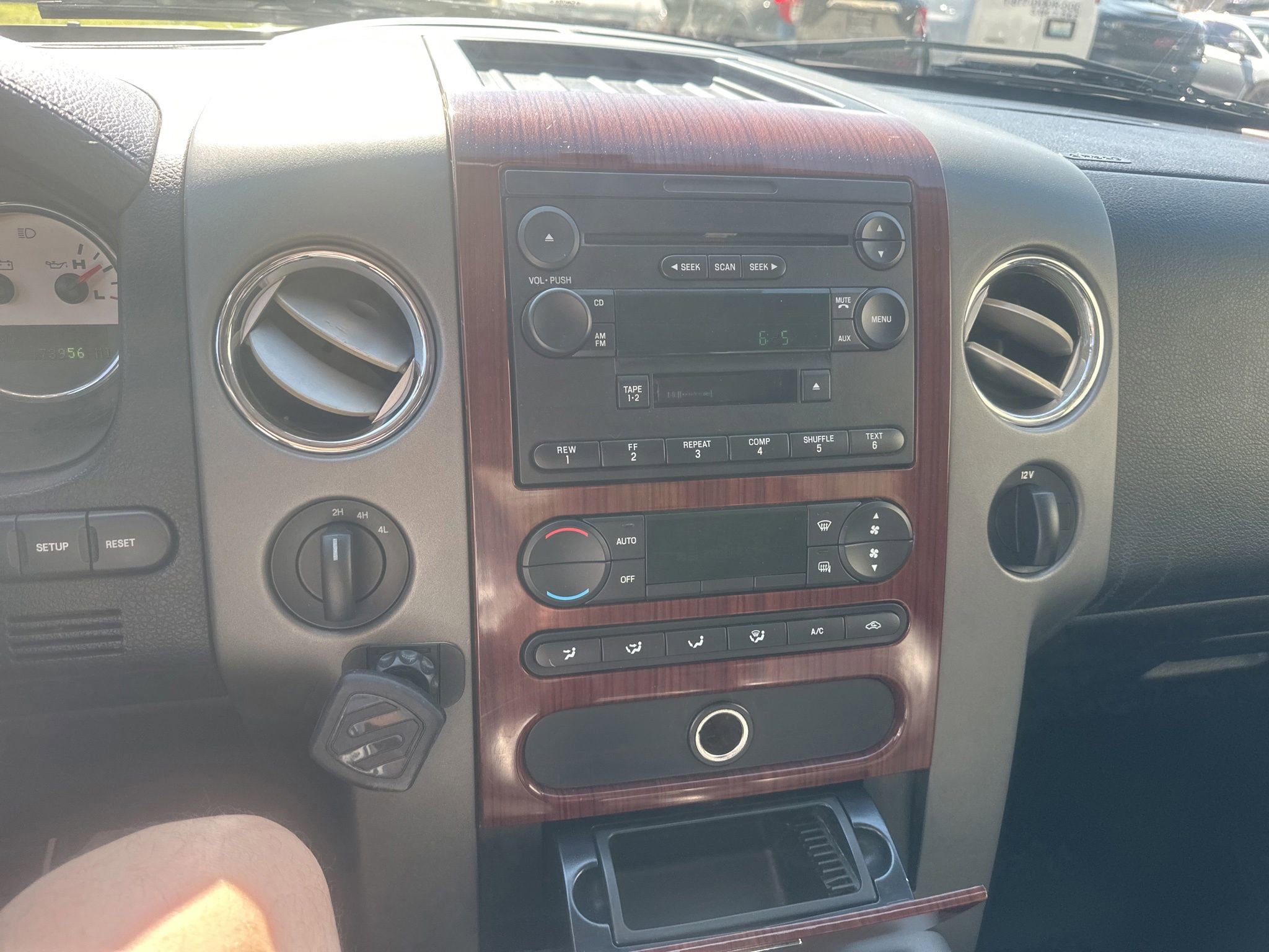 Used 2005 Ford F150 Lariat AWD/4WD image 23