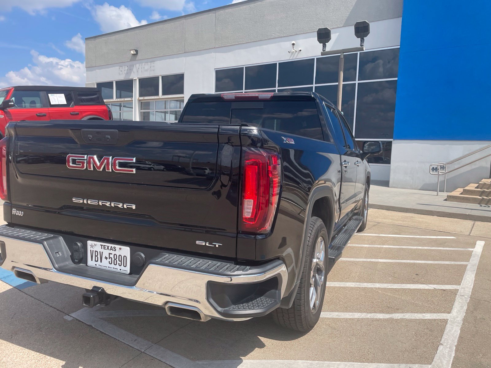 Used 2023 GMC Sierra 1500 SLT w/ SLT Premium Package AWD/4WD image 32