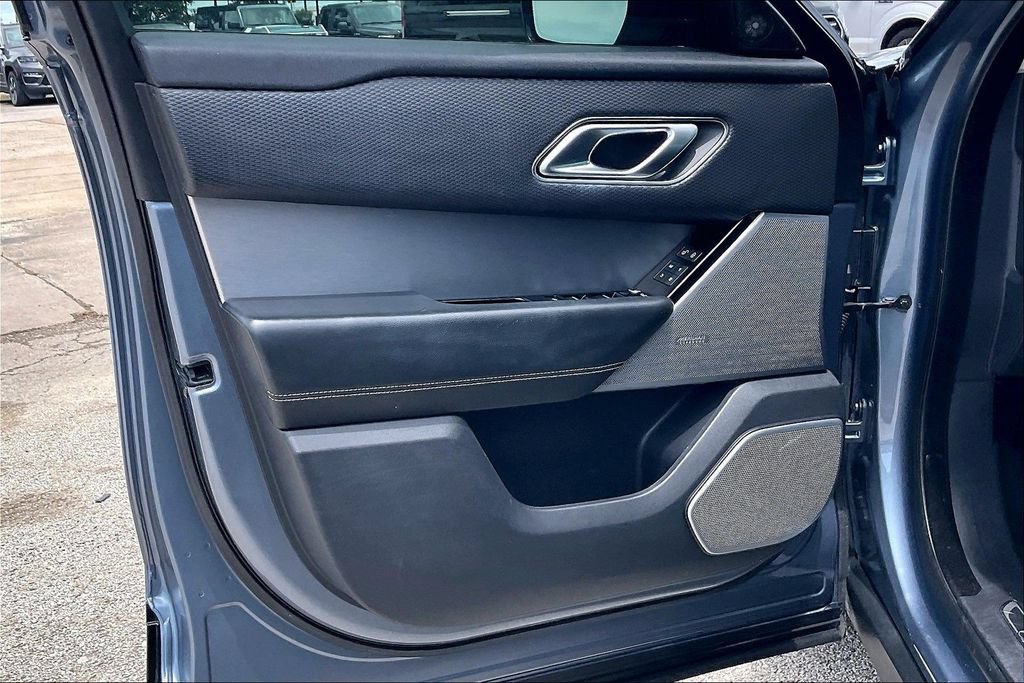Used 2019 Land Rover Range Rover Velar R-Dynamic SE AWD/4WD image 17