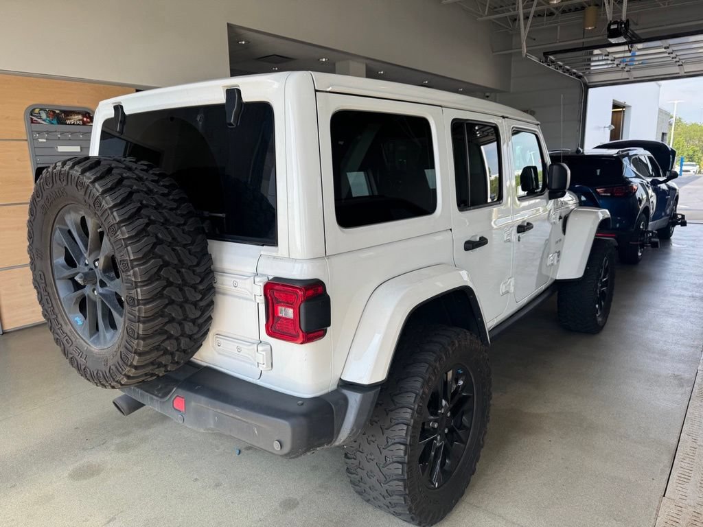 Used 2022 Jeep Wrangler Unlimited Sahara w/ Cold Weather Group AWD/4WD image 3