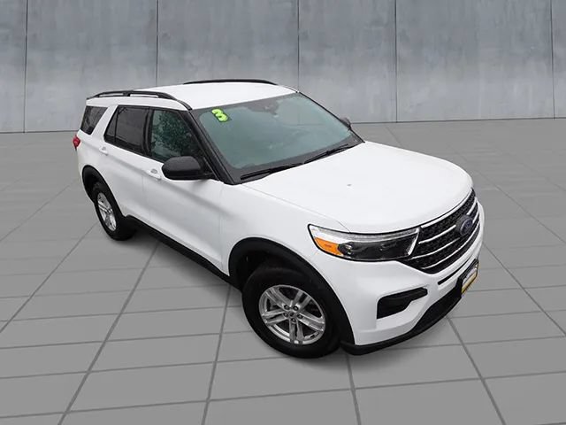 Used 2023 Ford Explorer XLT AWD/4WD image 2