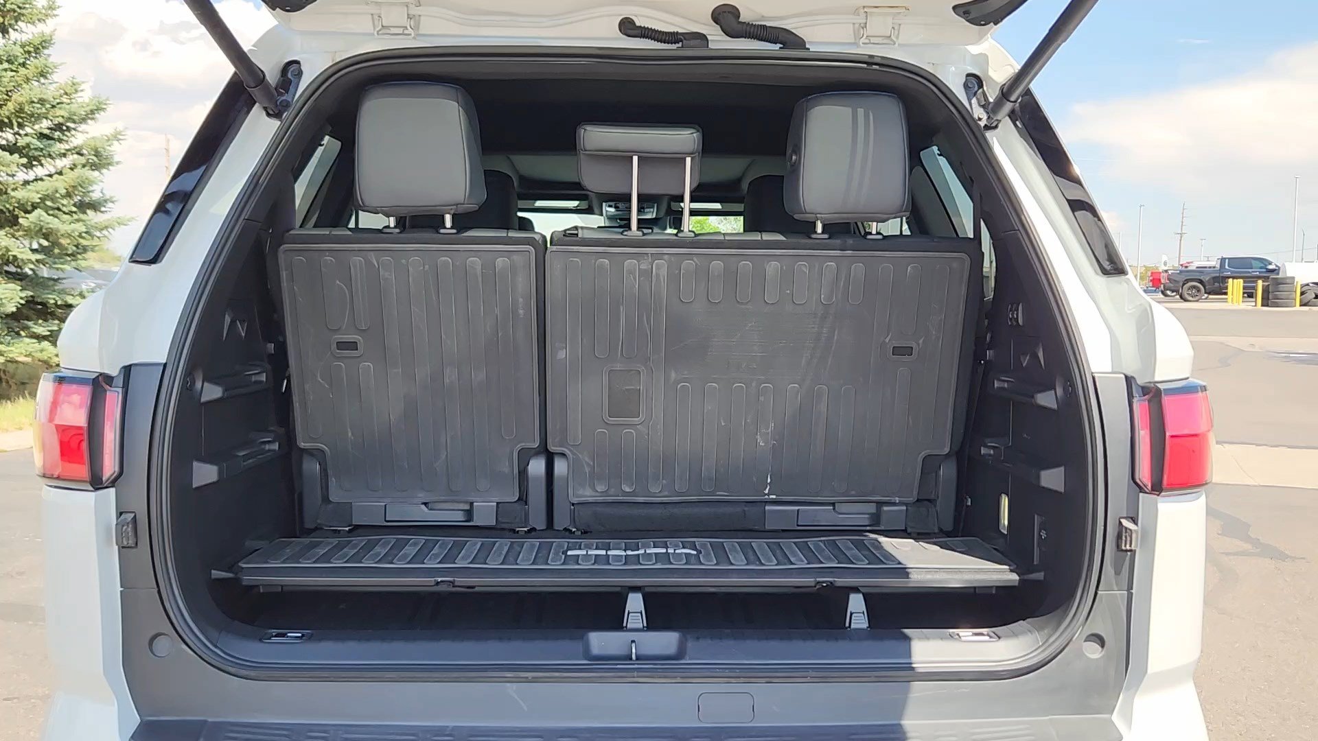 Used 2025 Toyota Sequoia Platinum w/ TRD Off-Road Package AWD/4WD image 20