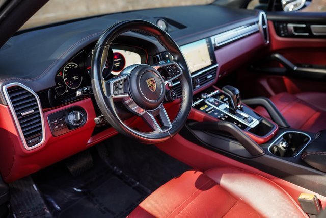 Used 2023 Porsche Cayenne Platinum Edition image 18