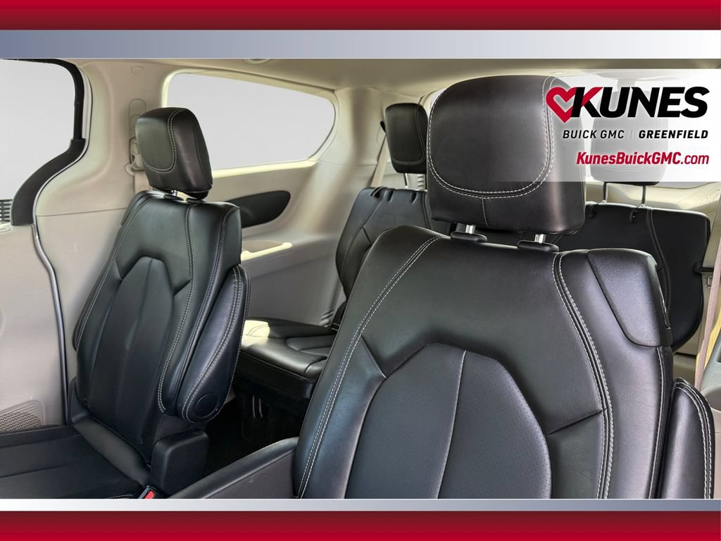 Used 2024 Chrysler Pacifica Touring-L FWD image 14