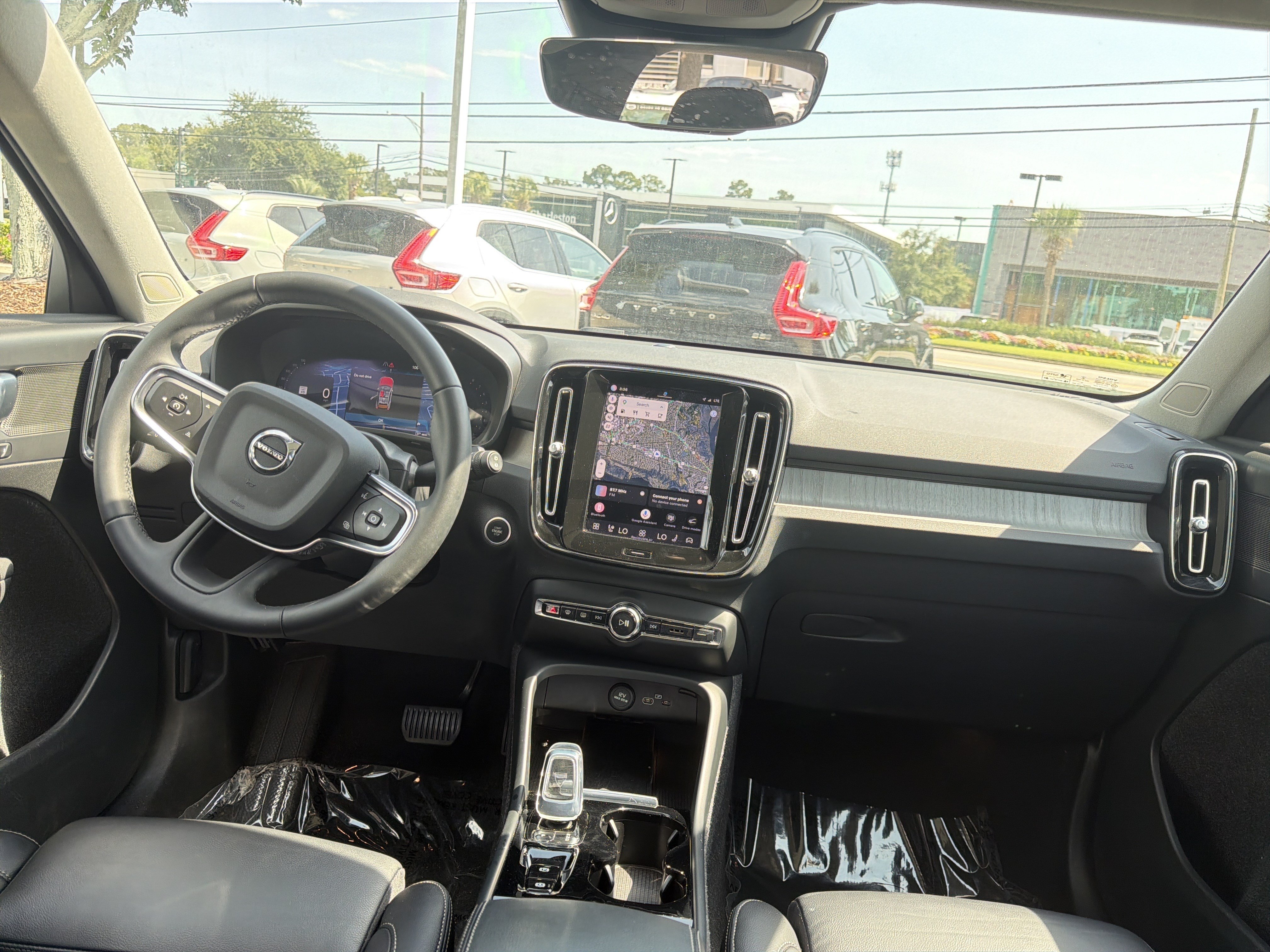 Certified 2023 Volvo XC40 B4 Plus w/ Driver Assist Package FWD image 31
