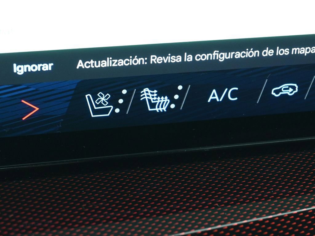 Used 2024 Chevrolet Traverse RS image 35