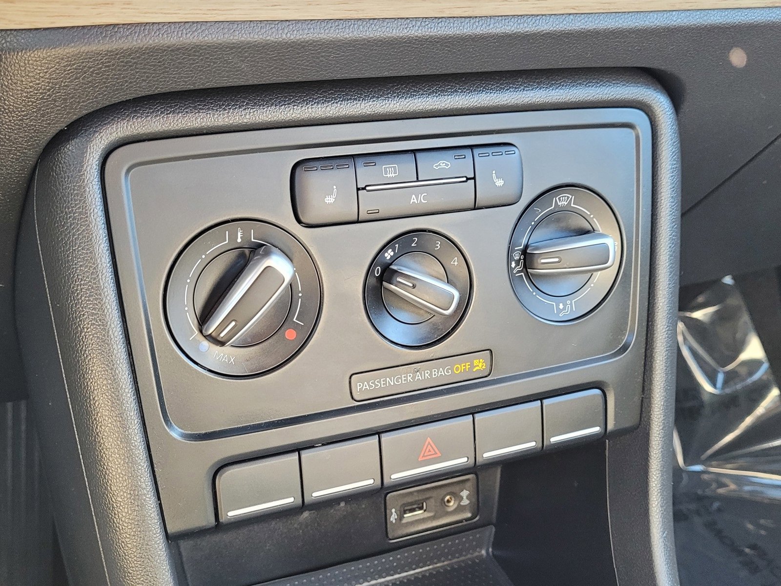 Used 2018 Volkswagen Beetle 2.0T S image 24