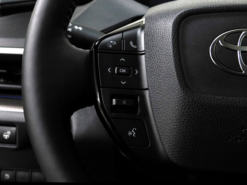 Used 2024 Toyota Prius XLE image 43