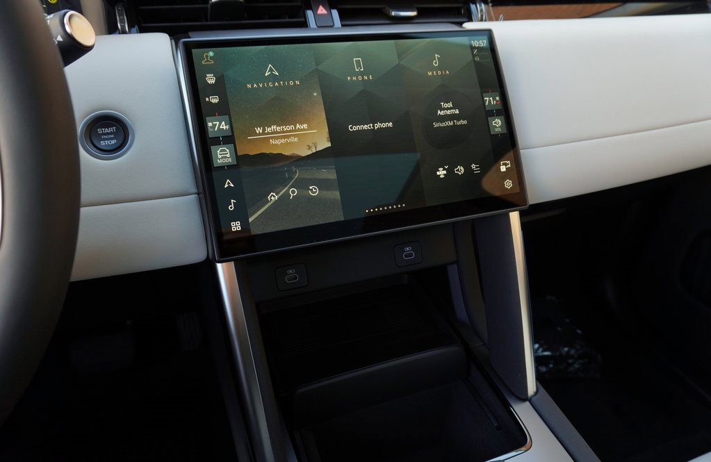 New 2025 Land Rover Discovery Sport S image 18