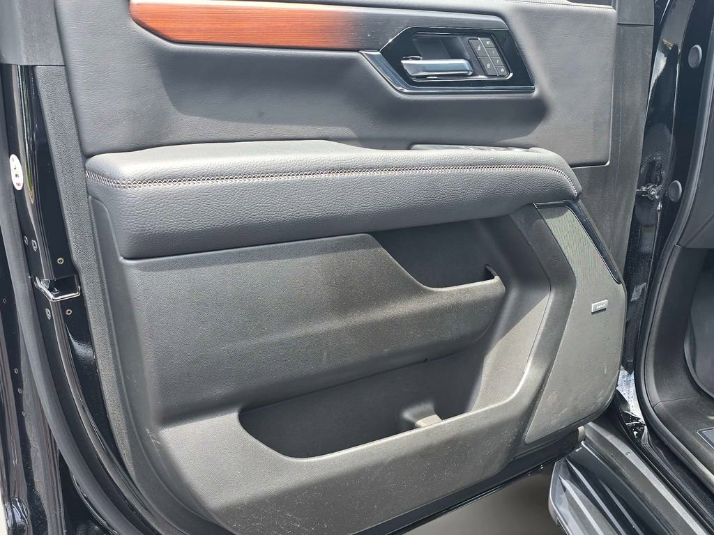 Used 2025 GMC Yukon Denali AWD/4WD image 11