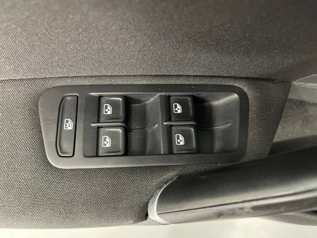 Used 2016 Volkswagen Golf S FWD image 27