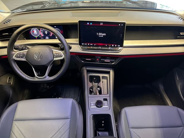 Certified 2025 Volkswagen Tiguan SE FWD image 19