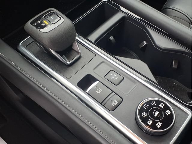 Used 2025 Nissan Pathfinder SL AWD/4WD image 10
