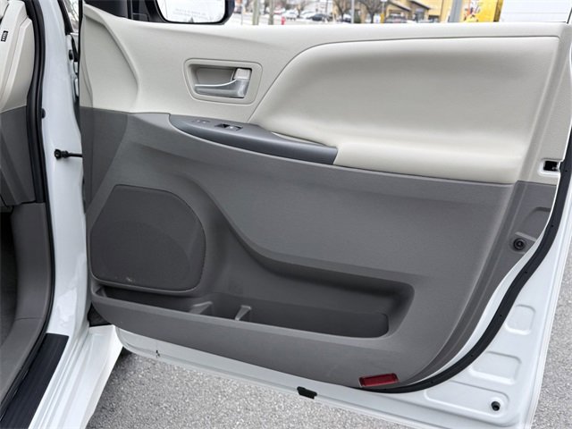 Certified 2020 Toyota Sienna LE image 12