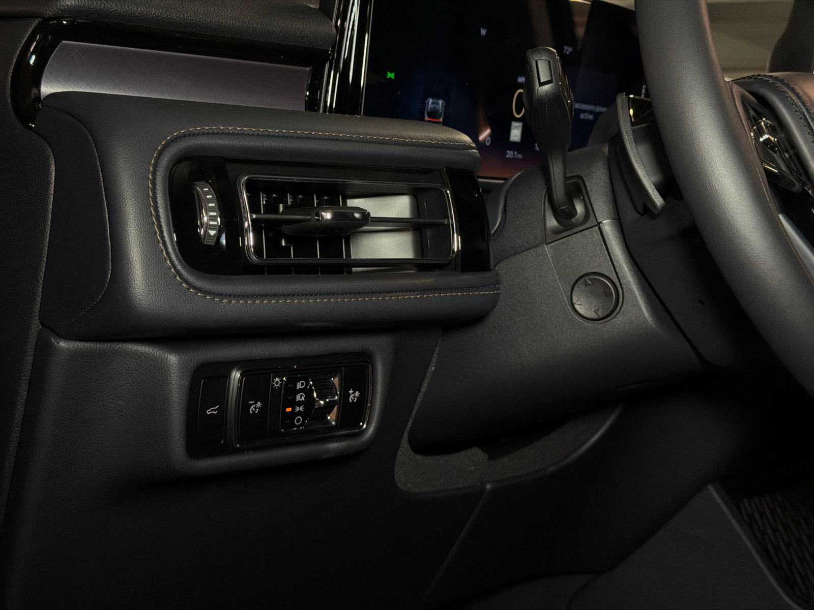 New 2027 Lincoln Aviator AWD image 18