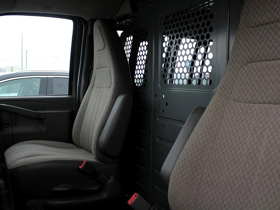 Used 2018 Chevrolet Express 2500 w/ Driver Convenience Package image 27