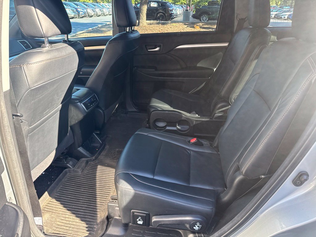 Used 2018 Toyota Highlander XLE AWD/4WD image 23