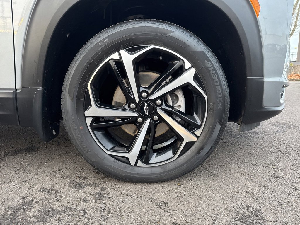 Used 2023 Chevrolet TrailBlazer RS w/ Sun and Liftgate Package image 9