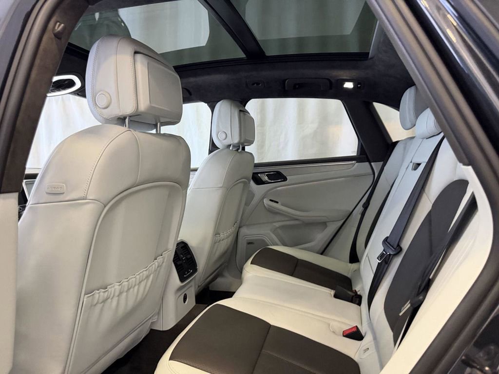 Certified 2021 Porsche Macan Turbo image 24