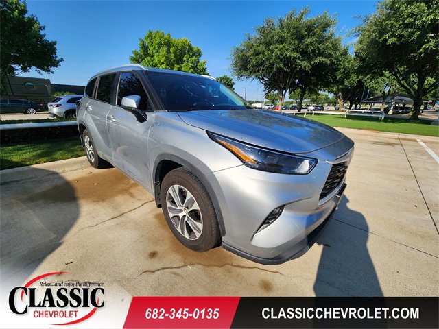 Used 2023 Toyota Highlander XLE FWD 360° Tour