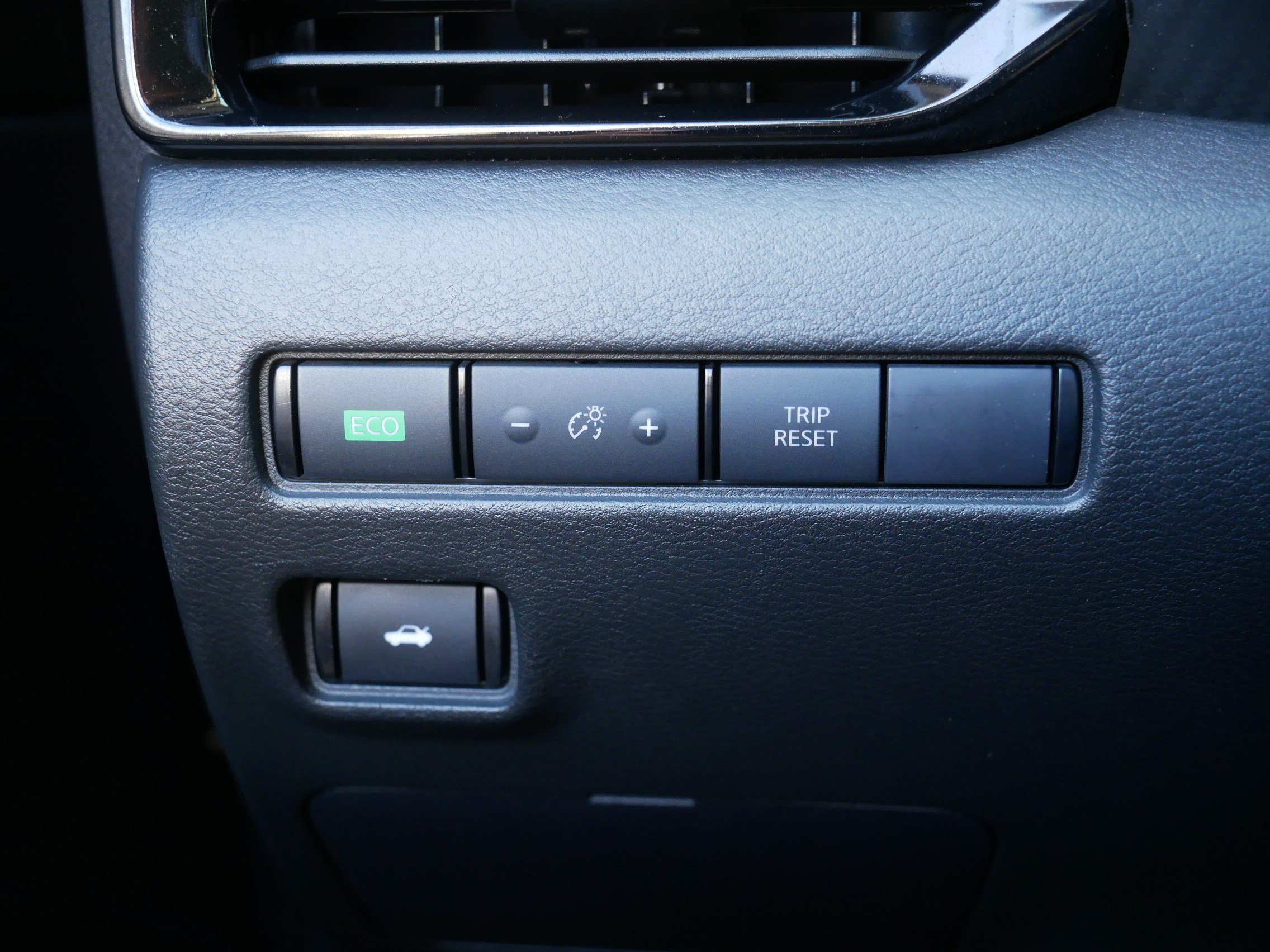 Certified 2024 Nissan Sentra SV FWD image 26
