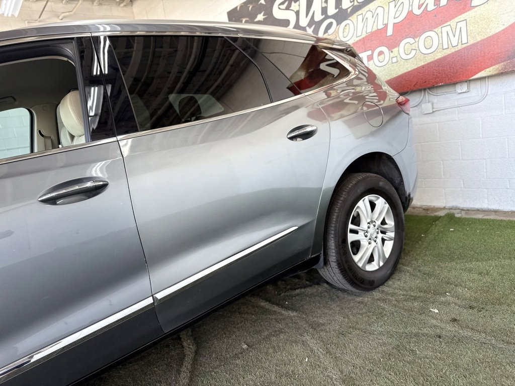 Used 2021 Buick Enclave Essence image 3