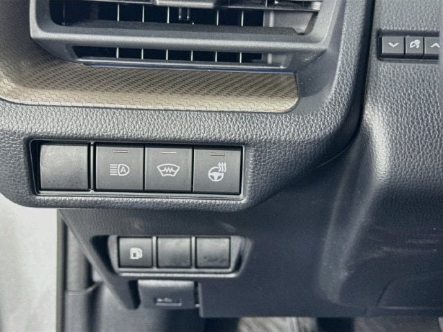 Certified 2025 Toyota Prius XLE FWD image 11