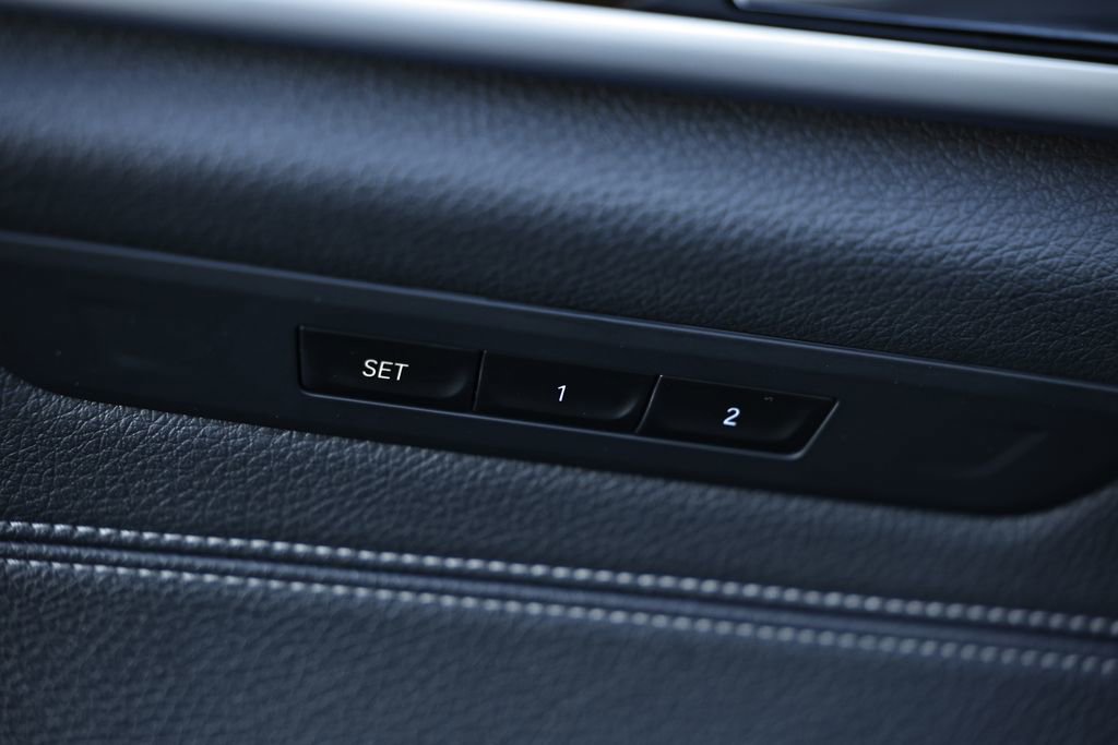 Used 2020 BMW 540i xDrive w/ Premium Package image 18