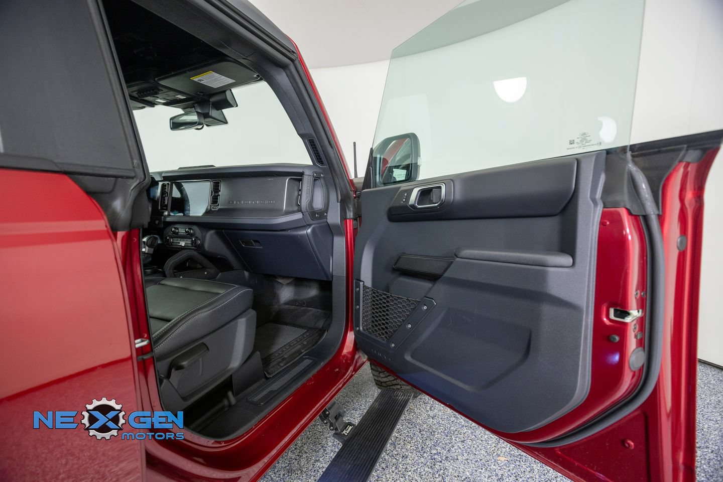Used 2025 Ford Bronco Badlands AWD/4WD image 45