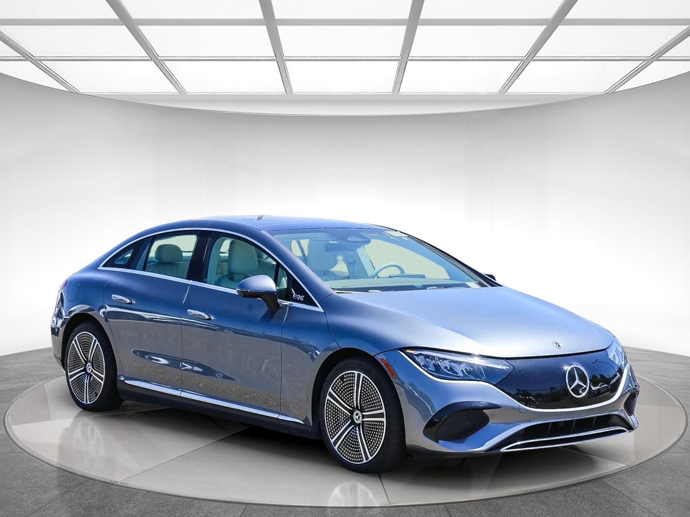 Used 2023 Mercedes-Benz EQE 500 4MATIC Sedan image 4