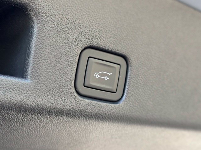 Used 2025 Chevrolet Traverse Z71 w/ Driver Confidence Package AWD/4WD image 28