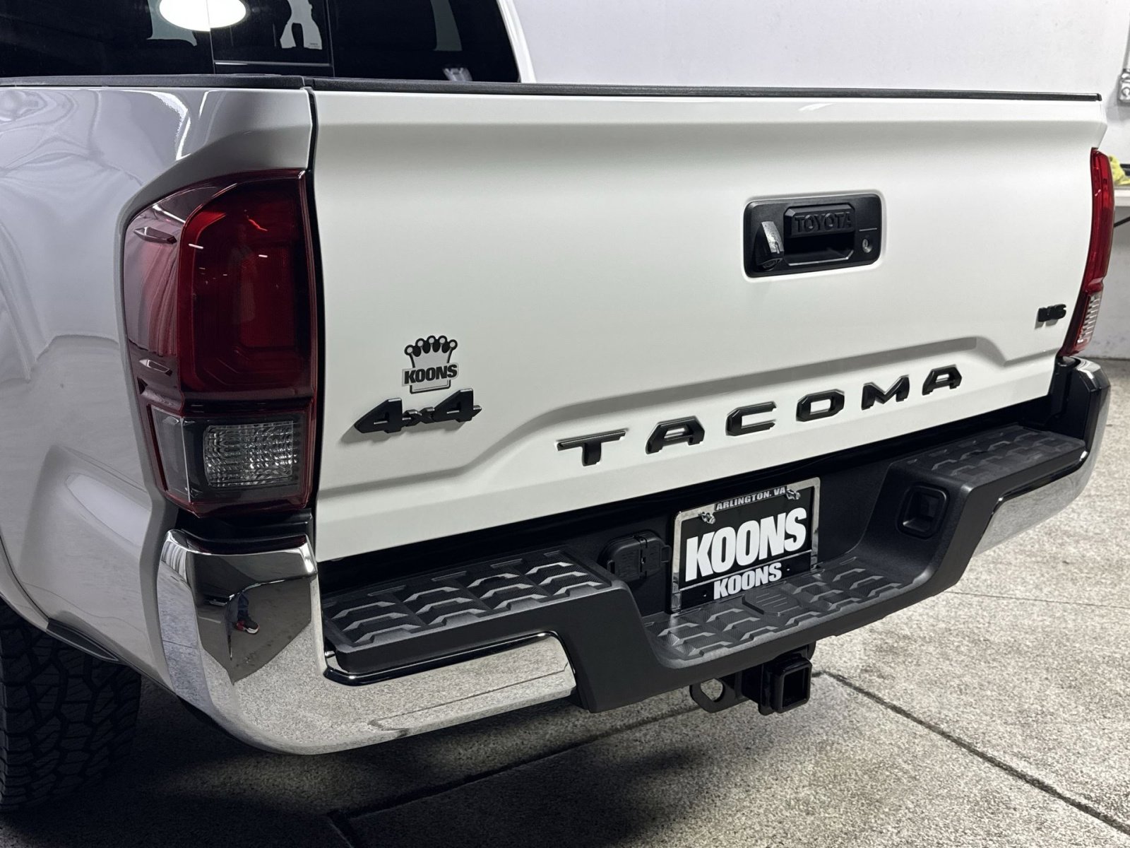 Used 2023 Toyota Tacoma SR5 AWD/4WD image 37