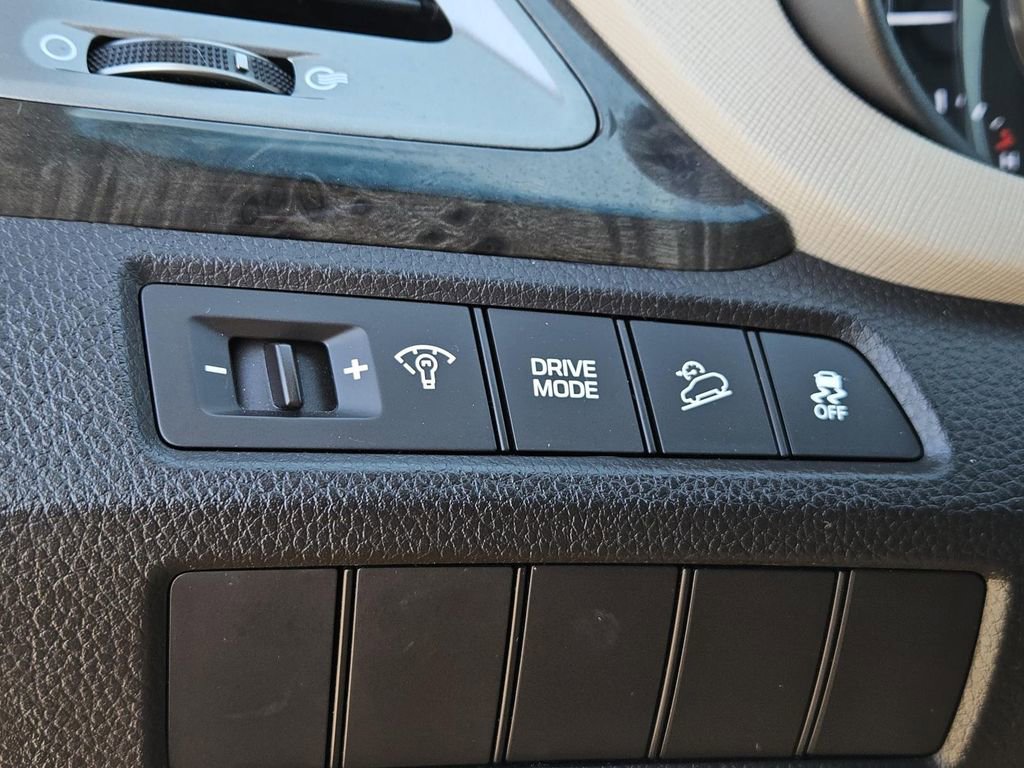 Used 2017 Hyundai Santa Fe Sport image 18