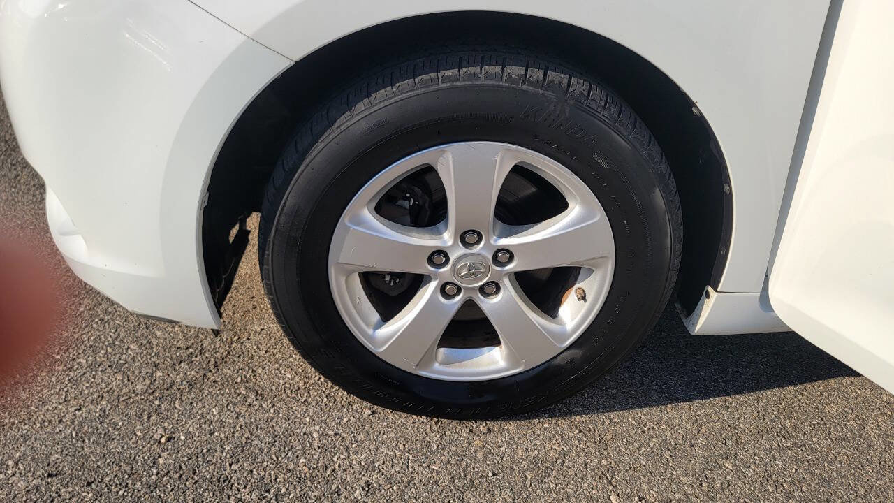 Used 2014 Toyota Sienna L FWD image 23