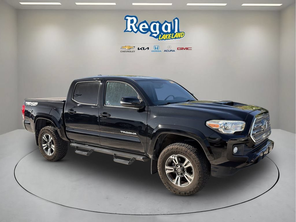 Used 2017 Toyota Tacoma TRD Sport w/ Tow Package (A/T)