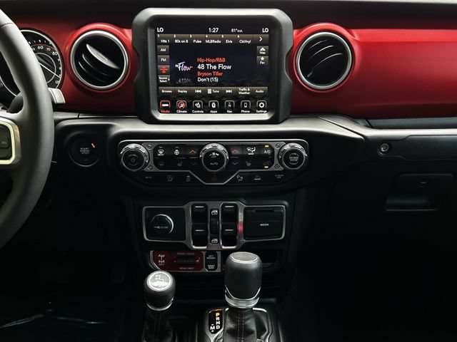 Used 2023 Jeep Gladiator Rubicon w/ LED Lighting Group AWD/4WD image 16