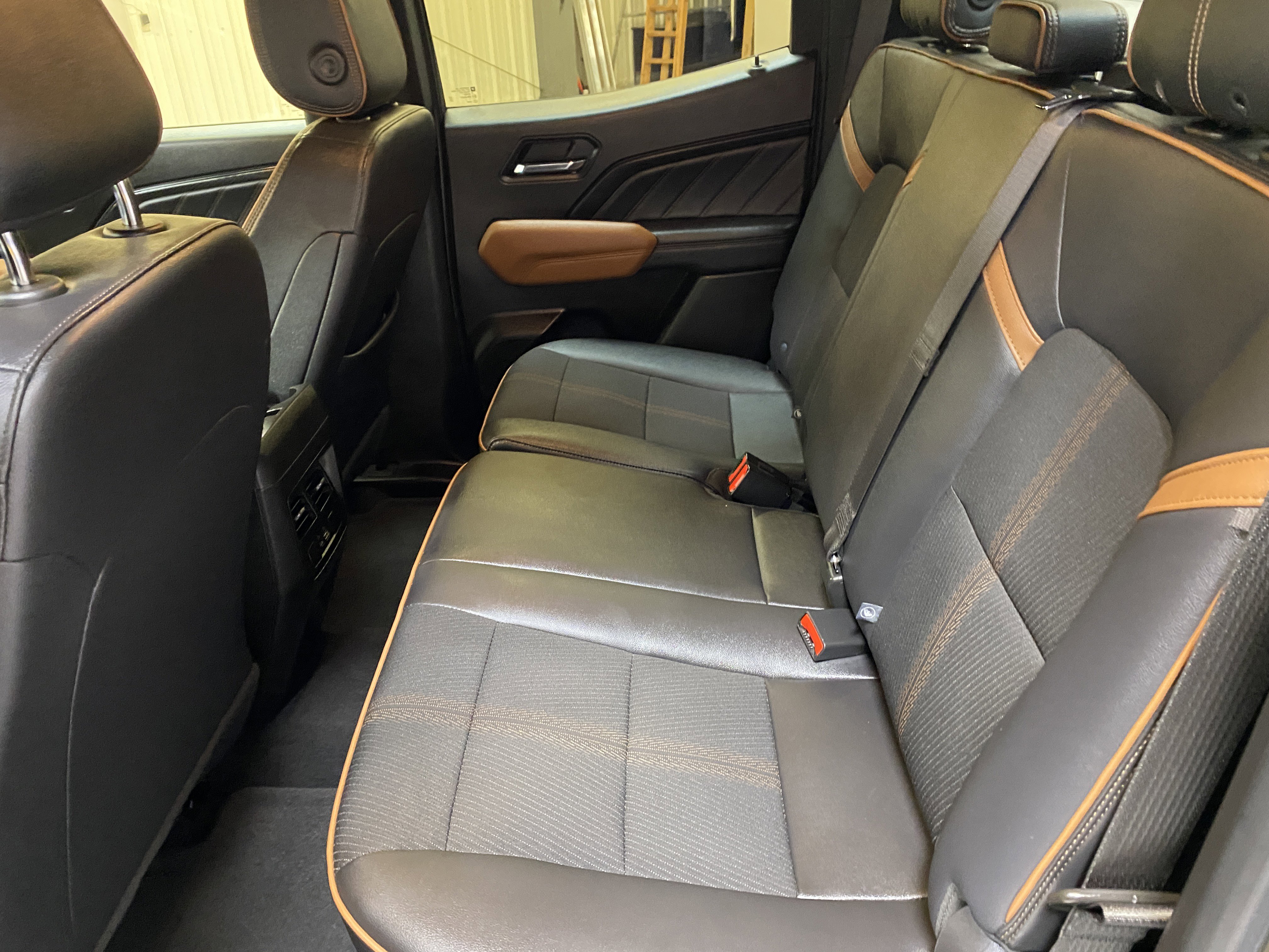 Used 2024 GMC Canyon AT4 image 22